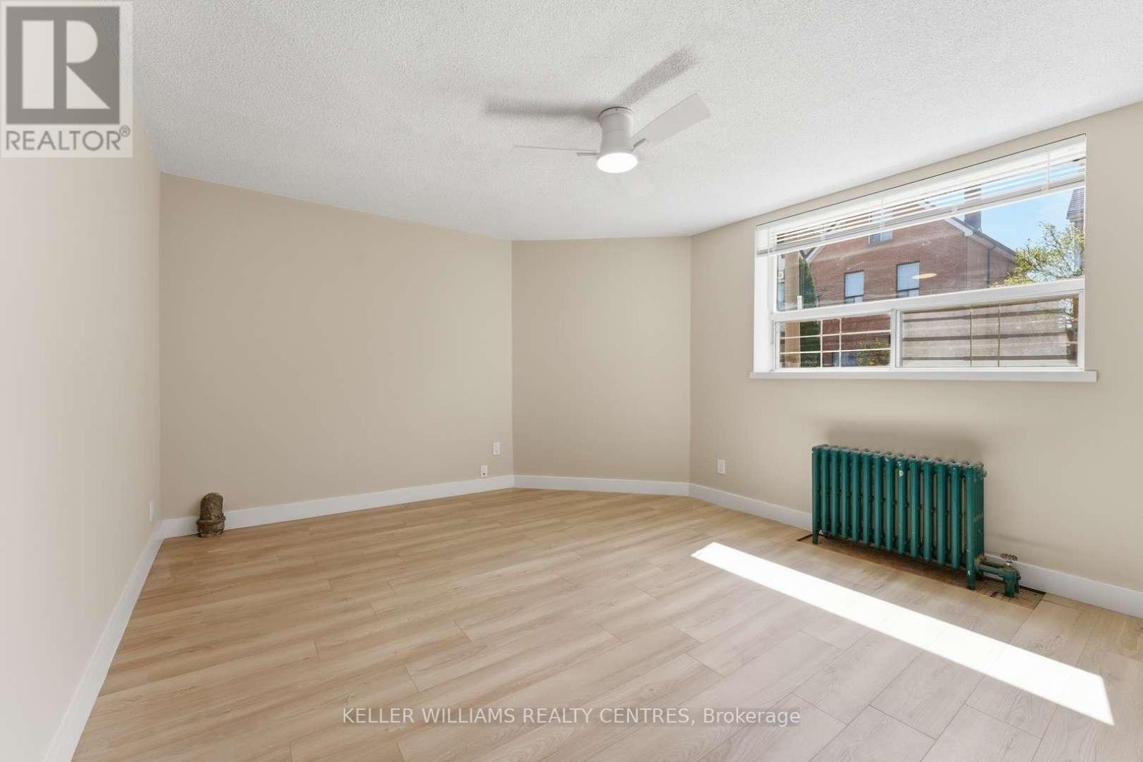 42 Mansfield Avenue, Toronto, Ontario  M6J 2B2 - Photo 15 - C13061904