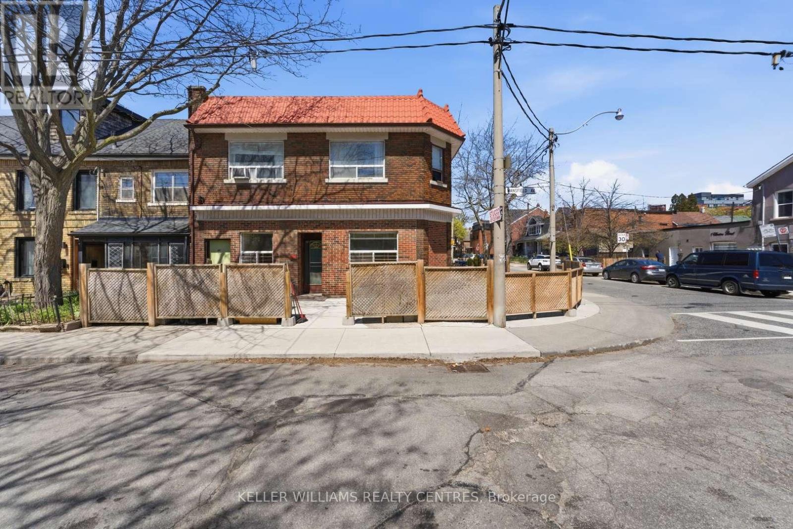 42 Mansfield Avenue, Toronto, Ontario  M6J 2B2 - Photo 2 - C13061904