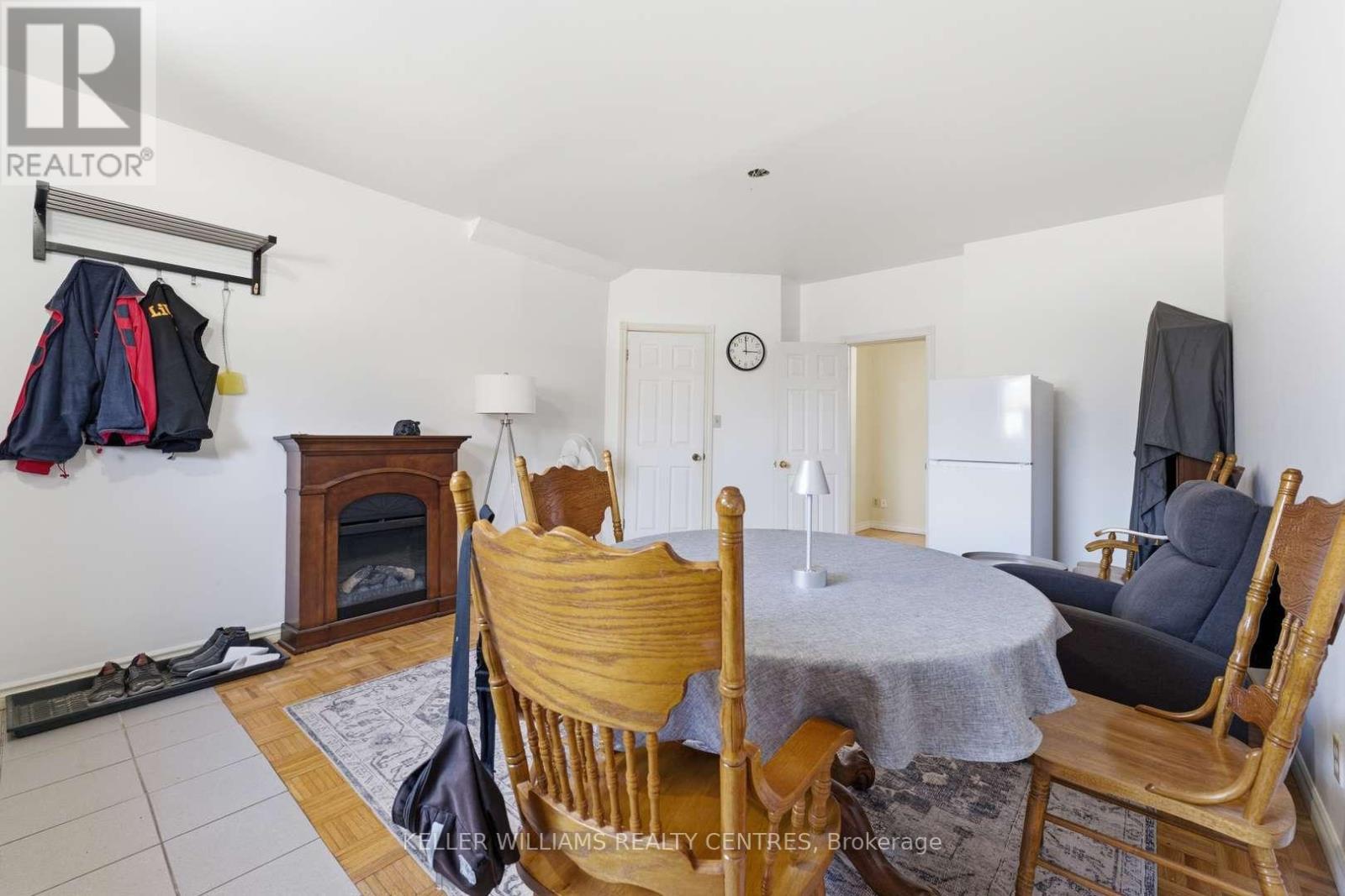 42 Mansfield Avenue, Toronto, Ontario  M6J 2B2 - Photo 27 - C13061904