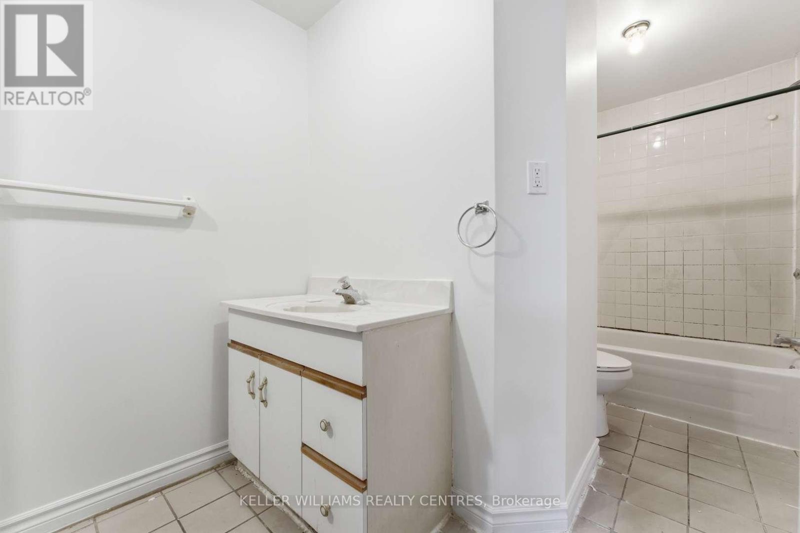 42 Mansfield Avenue, Toronto, Ontario  M6J 2B2 - Photo 30 - C13061904