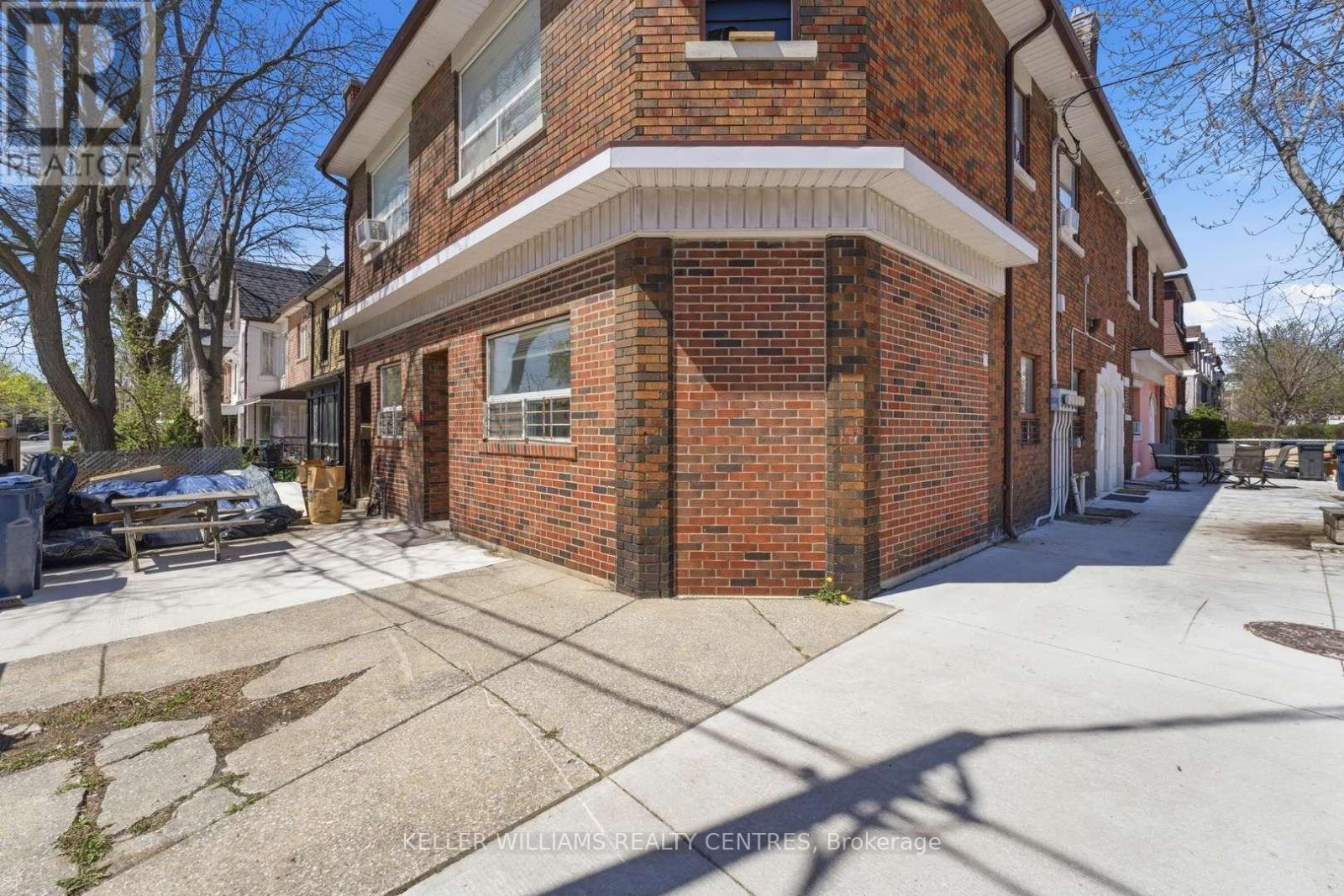 42 Mansfield Avenue, Toronto, Ontario  M6J 2B2 - Photo 33 - C13061904