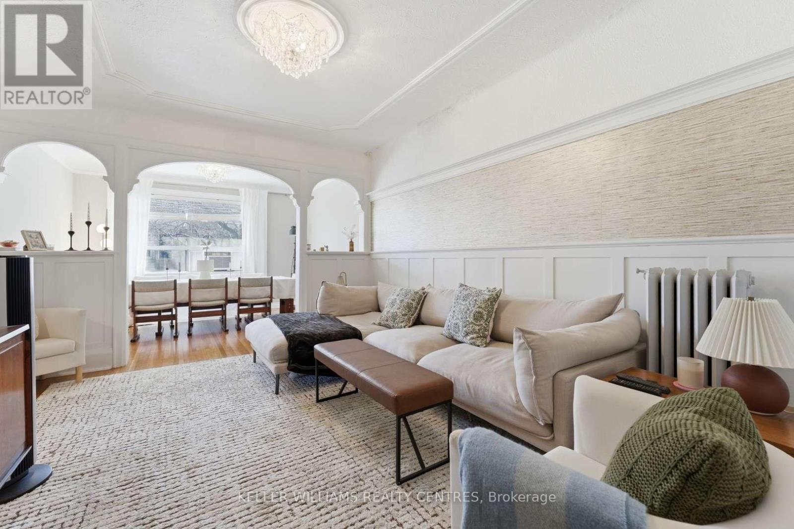 42 Mansfield Avenue, Toronto, Ontario  M6J 2B2 - Photo 5 - C13061904