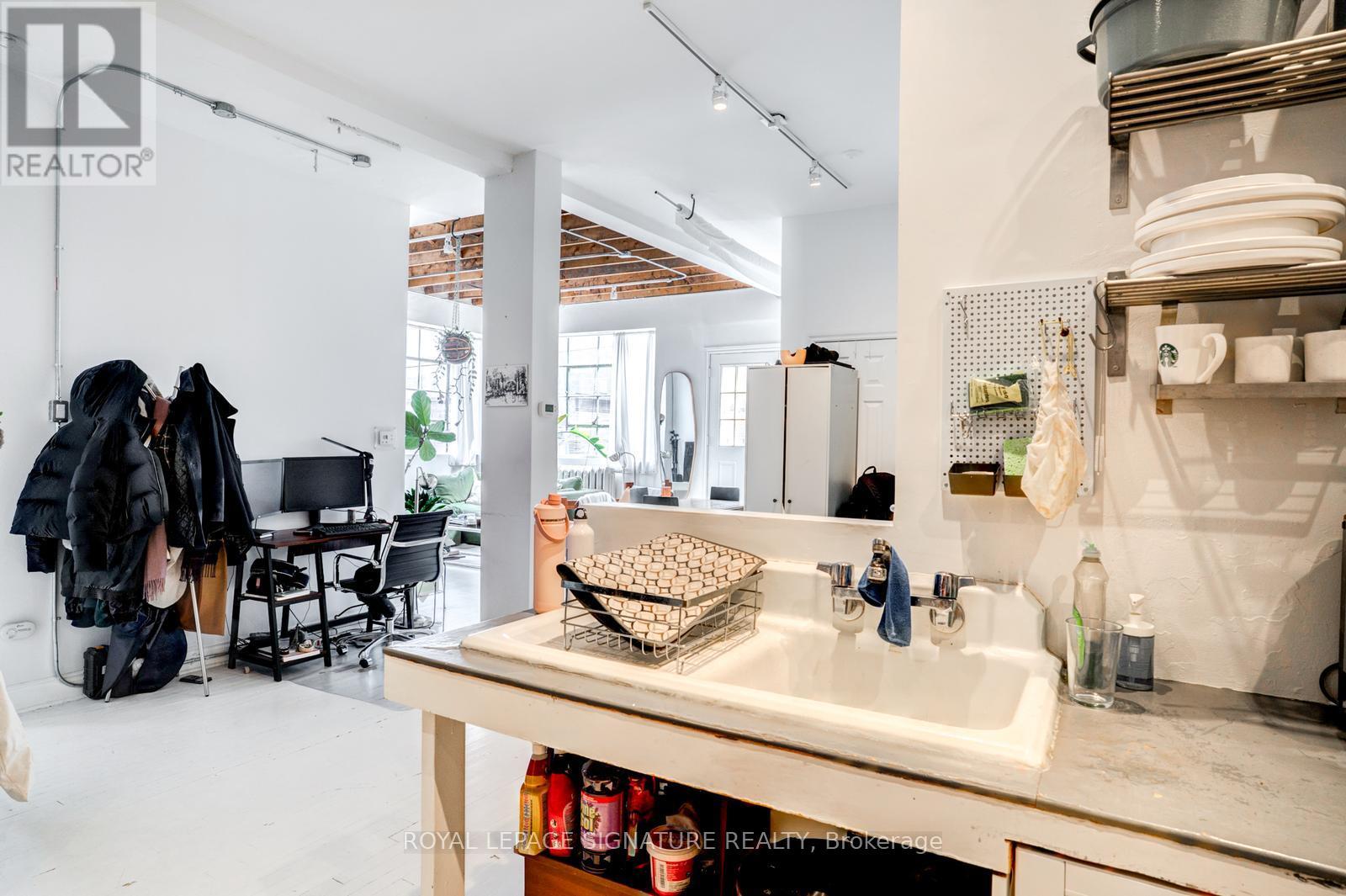 Unit A Upper - 922 King Street W, Toronto, Ontario  M5V 1P5 - Photo 11 - C13062024