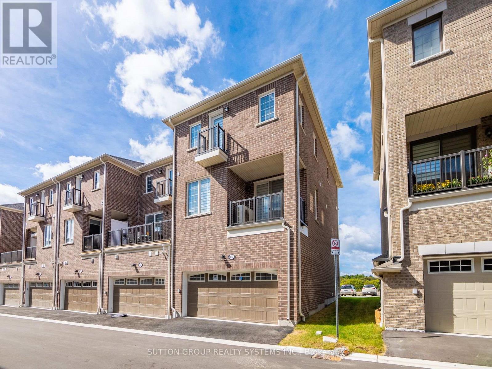 3237 Brigadier Avenue, Pickering, Ontario  L1X 0N4 - Photo 4 - E13061752