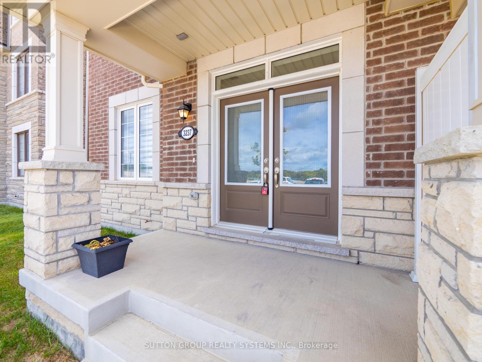 3237 Brigadier Avenue, Pickering, Ontario  L1X 0N4 - Photo 6 - E13061752