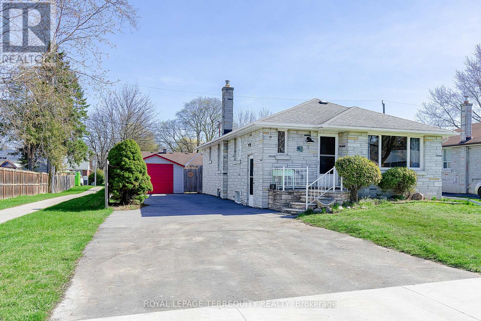 32 ADMIRAL ROAD, Ajax, Ontario