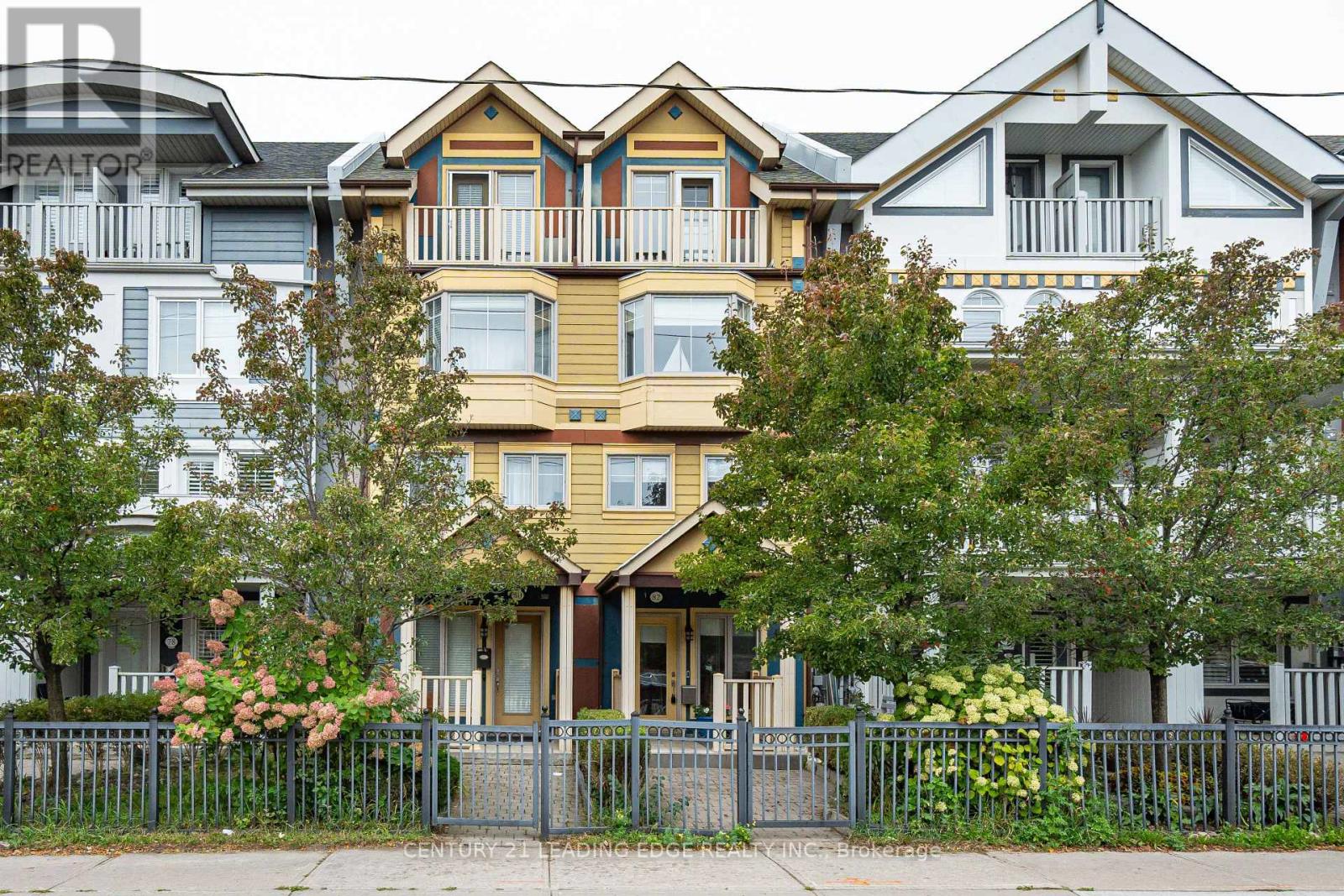 82 WOODBINE AVENUE, Toronto, Ontario