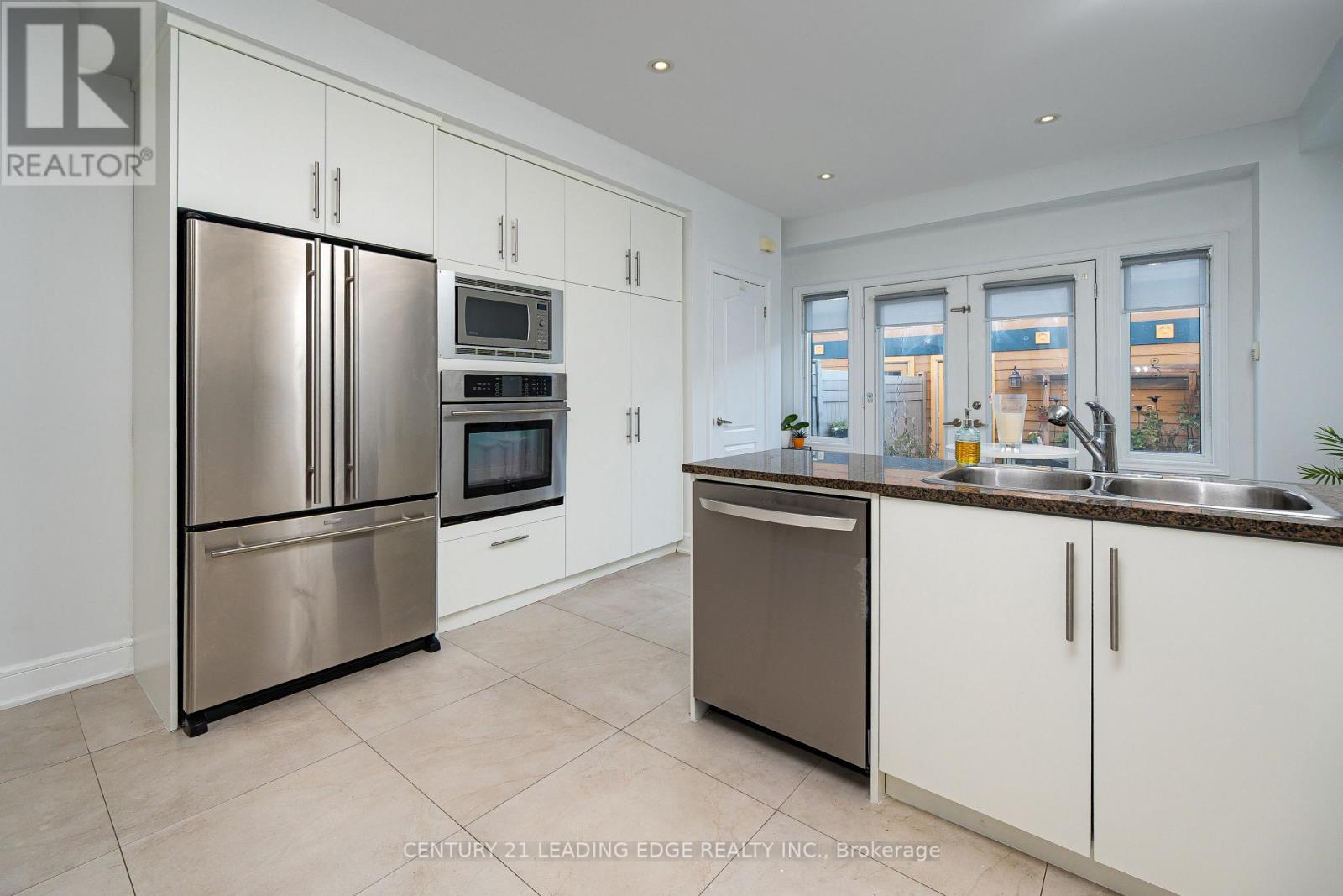 82 Woodbine Avenue, Toronto, Ontario  M4L 2A2 - Photo 11 - E13062064