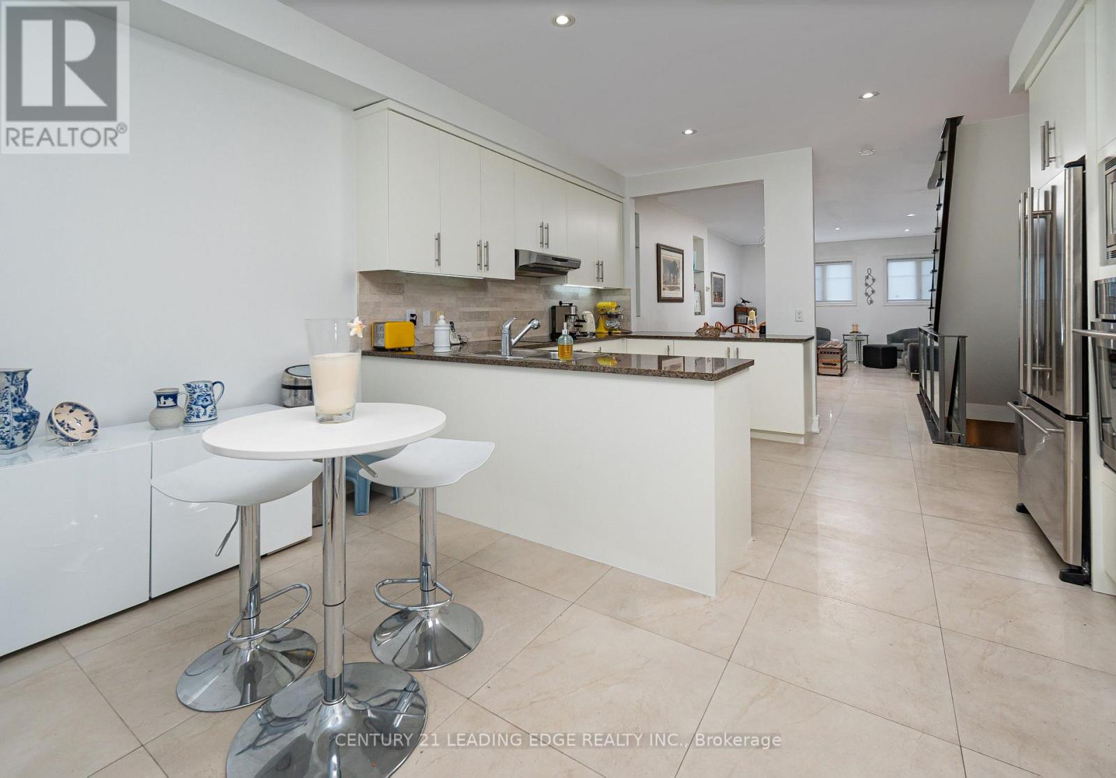 82 Woodbine Avenue, Toronto, Ontario  M4L 2A2 - Photo 13 - E13062064