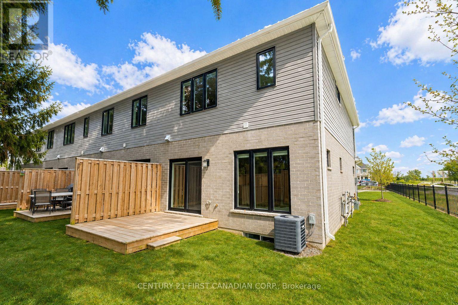 52 - 1 Miller Drive, Lucan Biddulph, Ontario  N0M 2J0 - Photo 3 - X12823582