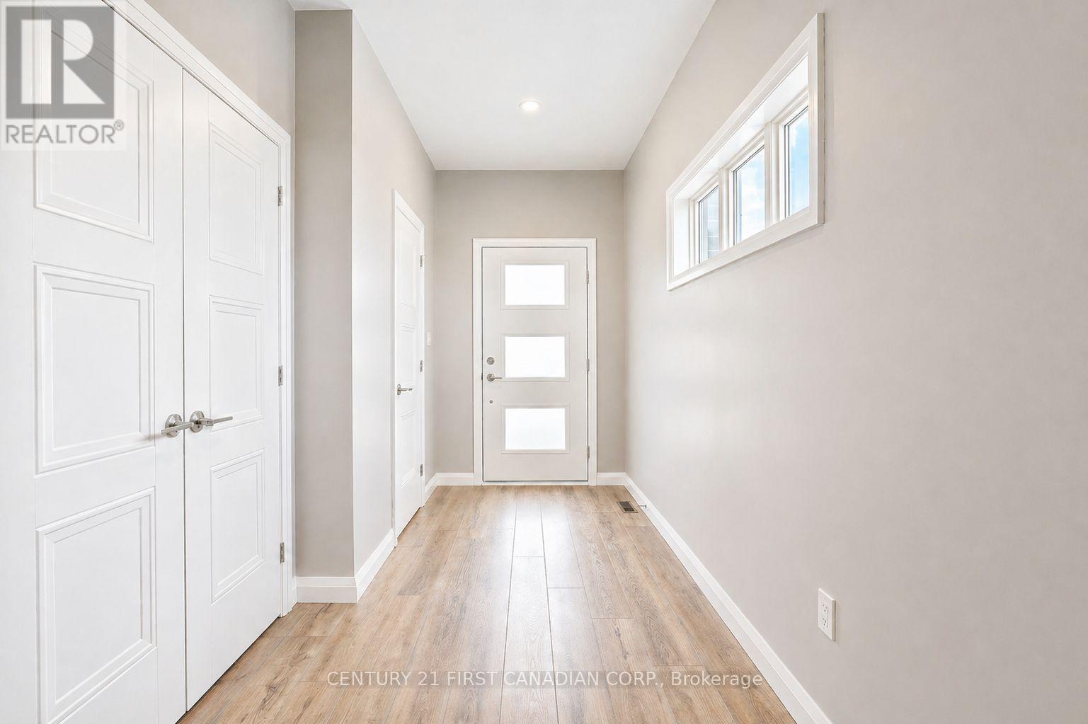 52 - 1 Miller Drive, Lucan Biddulph, Ontario  N0M 2J0 - Photo 5 - X12823582