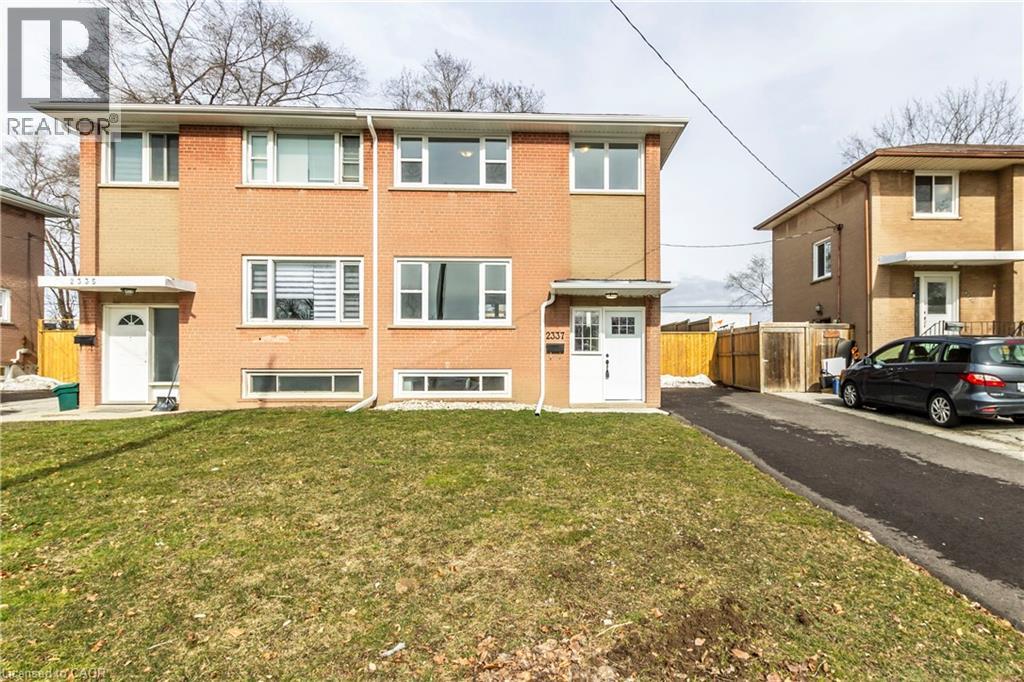 2337 BARCLAY Road, Burlington, Ontario