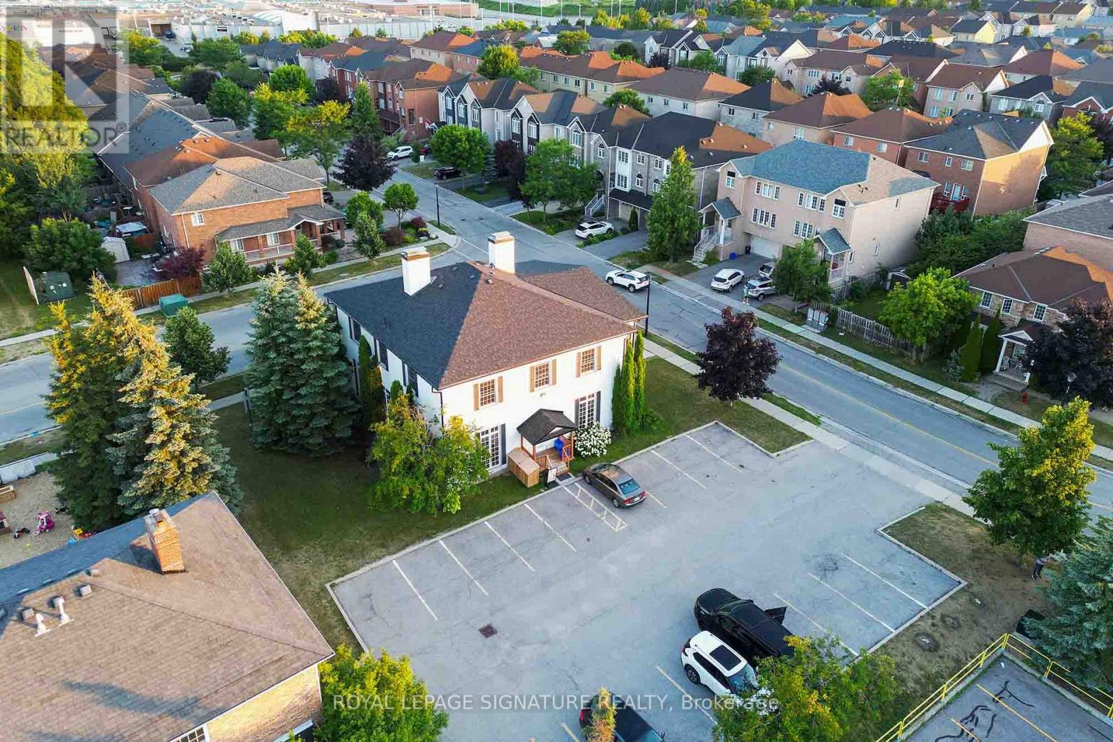 83 DAWSON MANOR BOULEVARD, Newmarket, Ontario