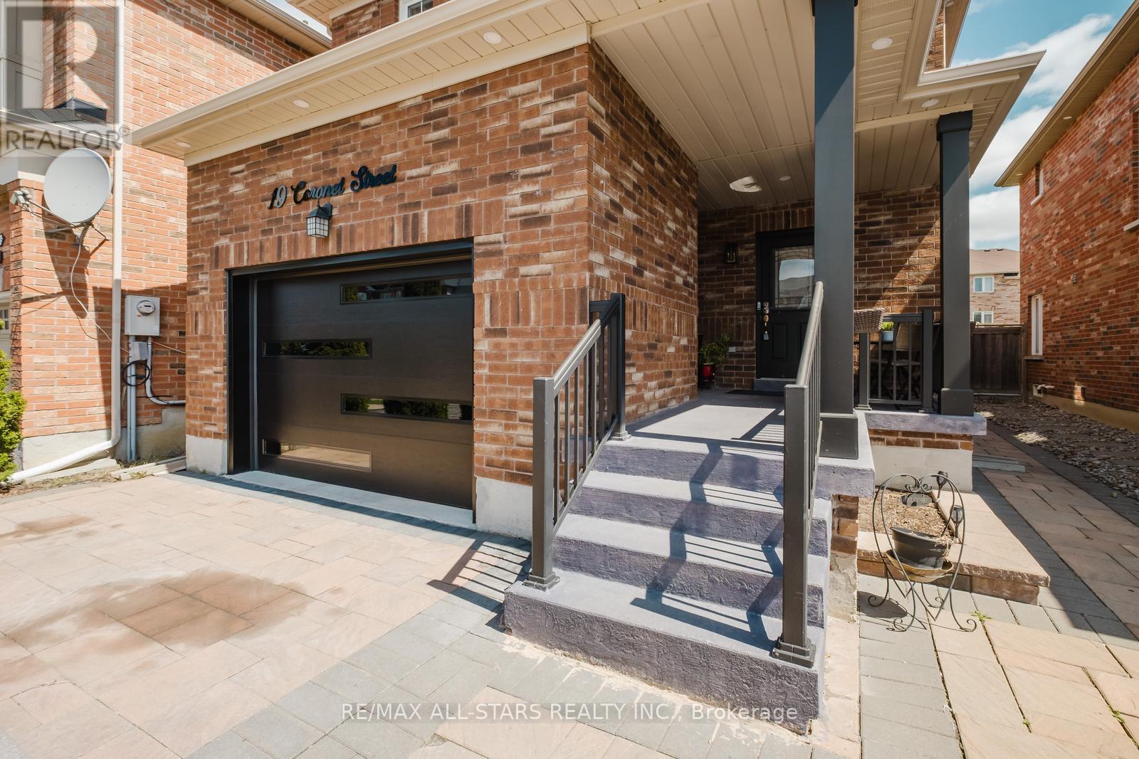 19 Coronet Street, Whitchurch-Stouffville, Ontario  L4A 0X8 - Photo 4 - N13061726