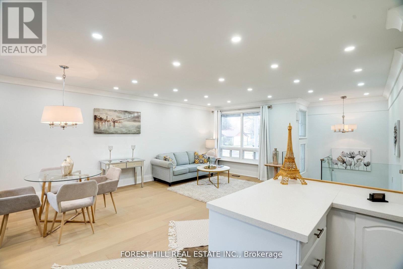 1 Willis Drive, Aurora, Ontario  L4G 2J8 - Photo 12 - N13061786