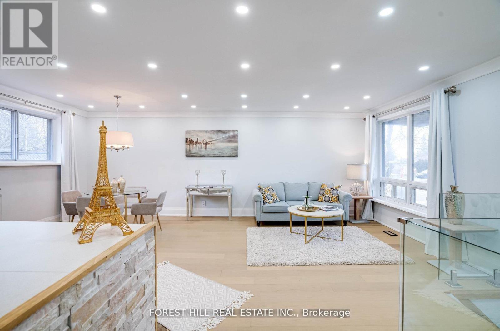 1 Willis Drive, Aurora, Ontario  L4G 2J8 - Photo 13 - N13061786