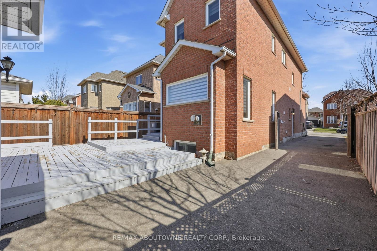 2665 Castle Hill Crescent, Oakville, Ontario  L6H 6J1 - Photo 4 - W12976132