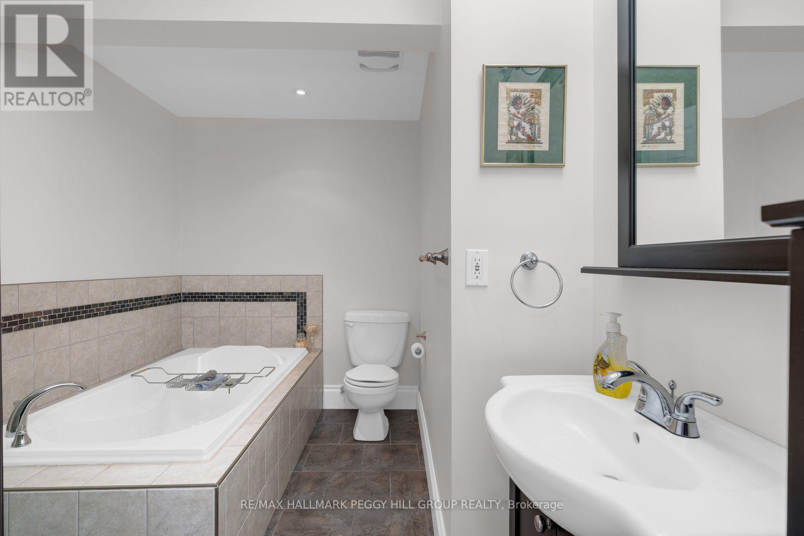 996 Arnold Street, Innisfil, Ontario  L0L 1W0 - Photo 11 - N13061916