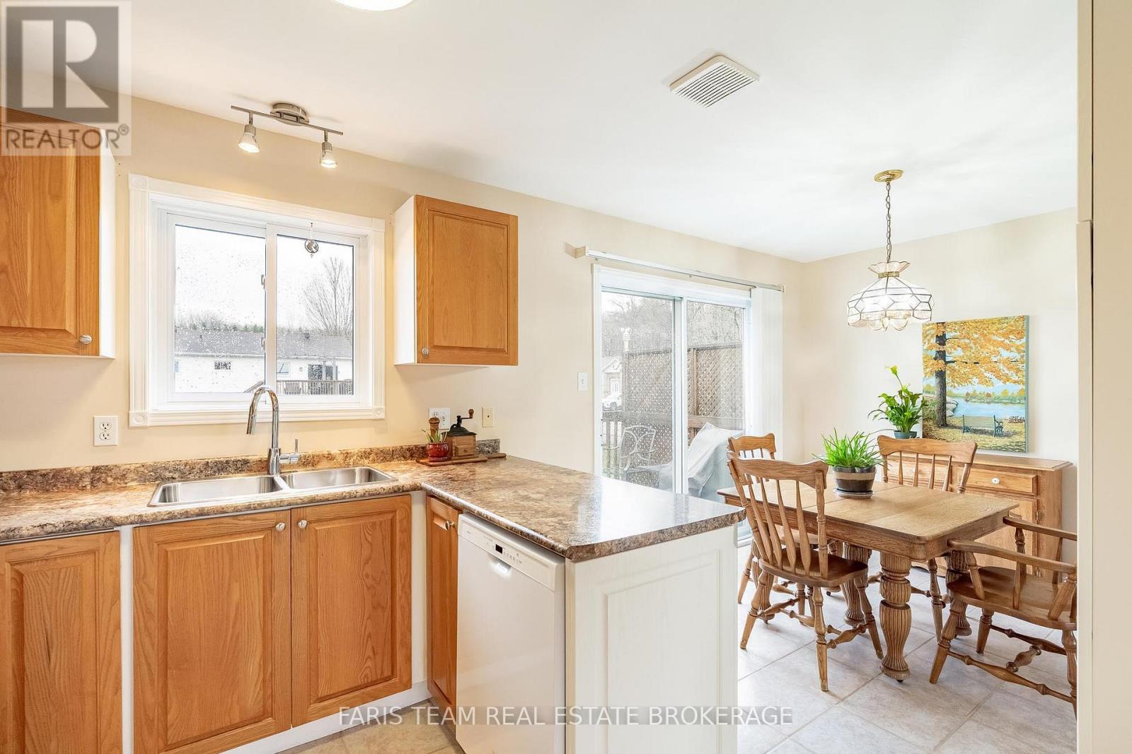 2 Sheffcote Street, Penetanguishene, Ontario  L9M 1W1 - Photo 10 - S13061822