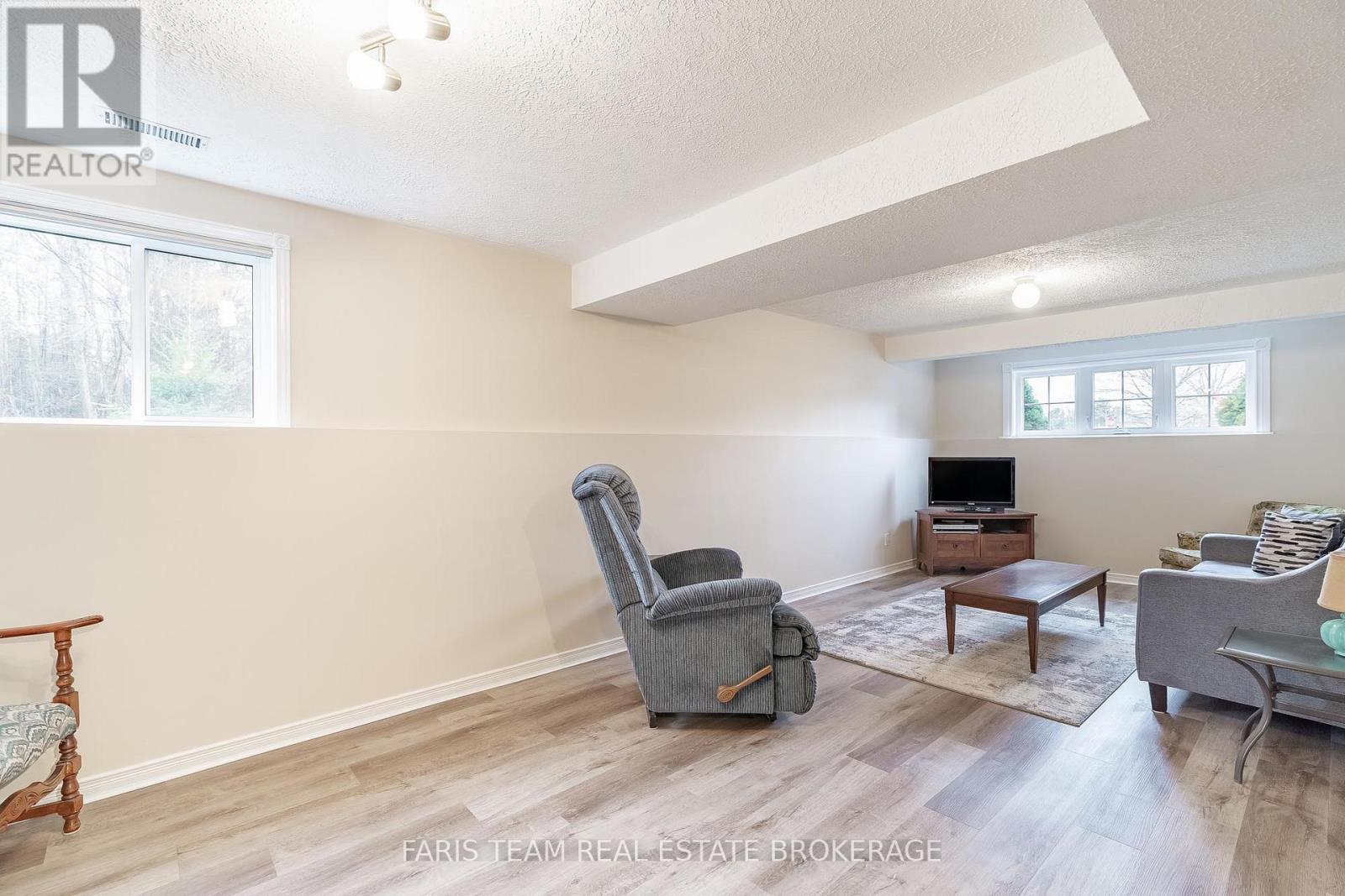 2 Sheffcote Street, Penetanguishene, Ontario  L9M 1W1 - Photo 21 - S13061822