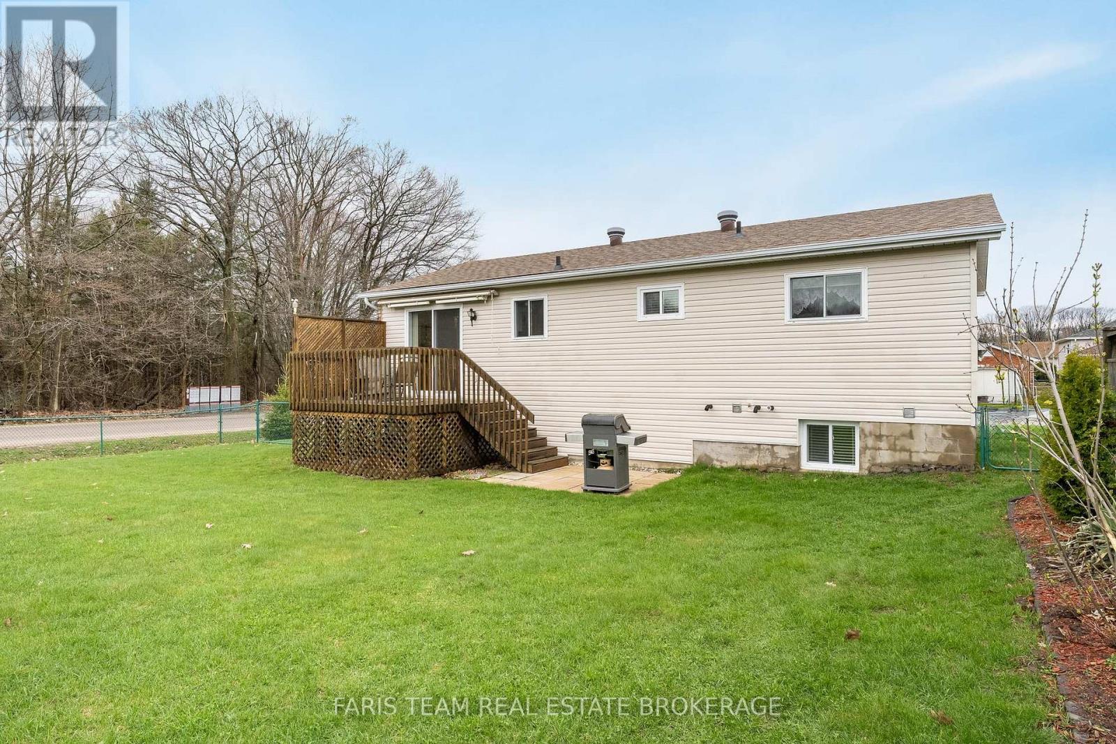 2 Sheffcote Street, Penetanguishene, Ontario  L9M 1W1 - Photo 34 - S13061822