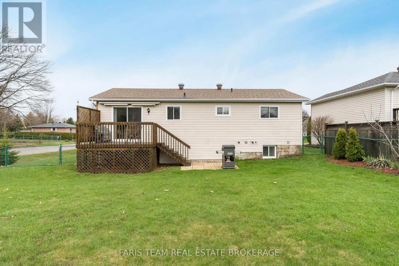 2 Sheffcote Street, Penetanguishene, Ontario  L9M 1W1 - Photo 35 - S13061822