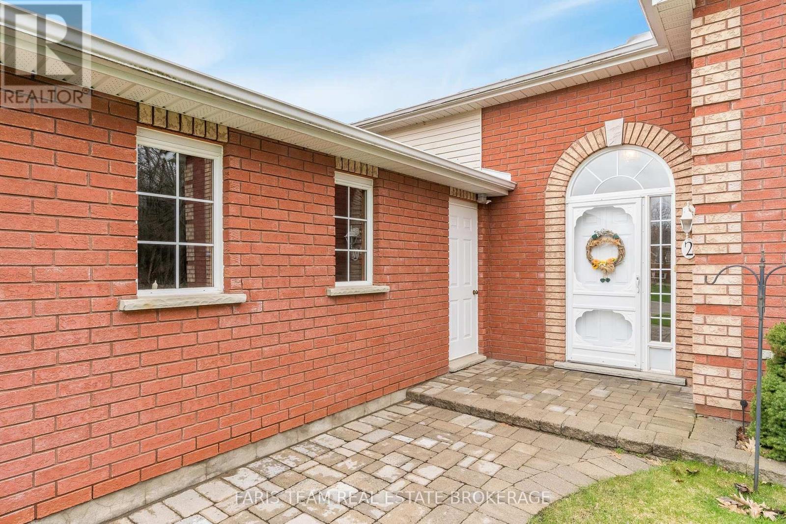 2 Sheffcote Street, Penetanguishene, Ontario  L9M 1W1 - Photo 4 - S13061822