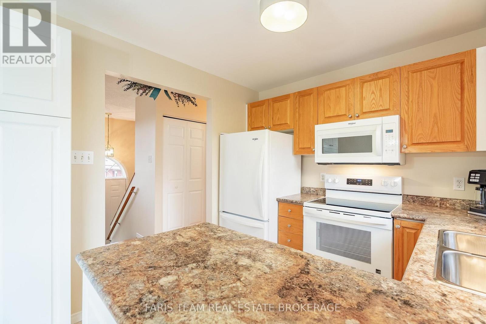 2 Sheffcote Street, Penetanguishene, Ontario  L9M 1W1 - Photo 6 - S13061822