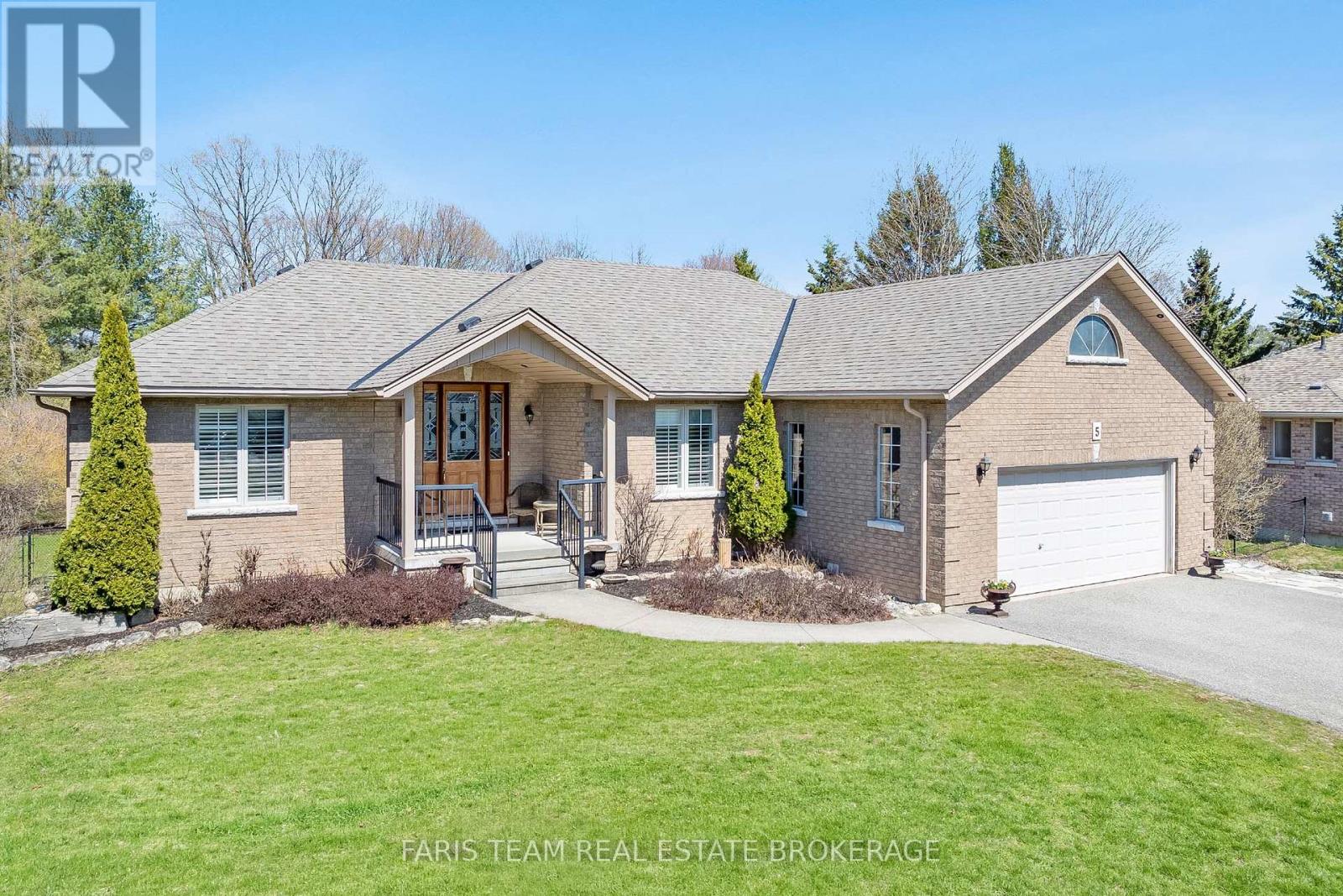 5 BLAKE COURT, Wasaga Beach, Ontario