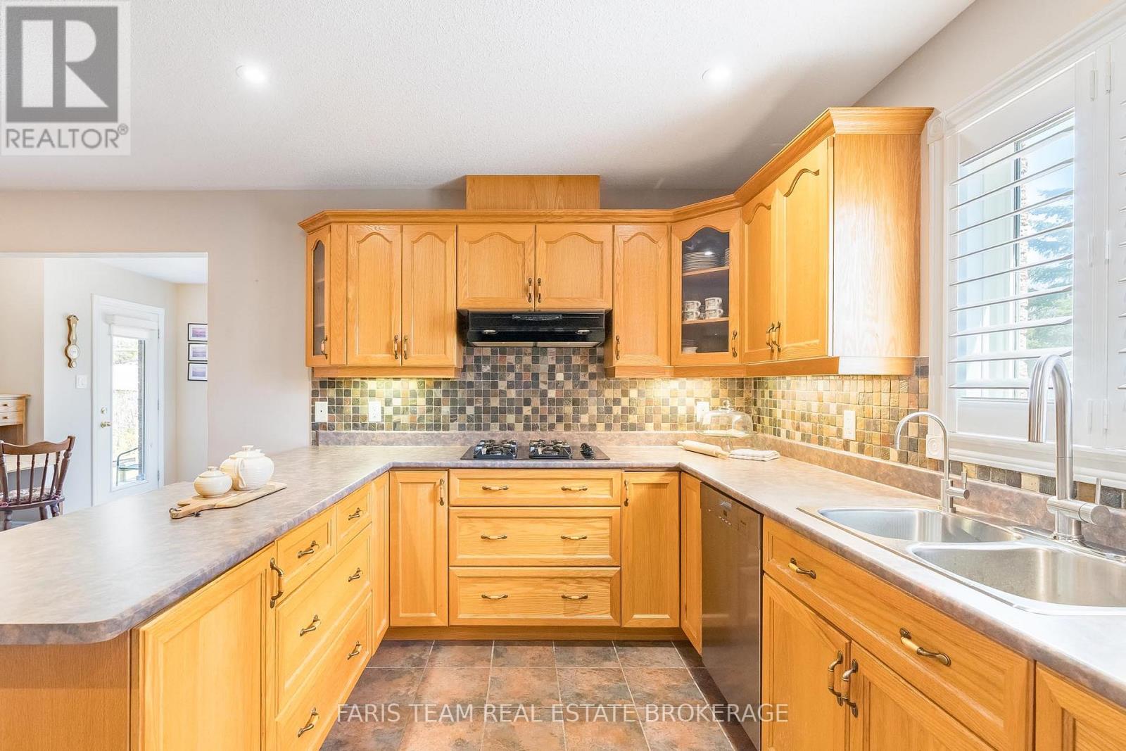 5 Blake Court, Wasaga Beach, Ontario  L9Z 1R8 - Photo 10 - S13061980