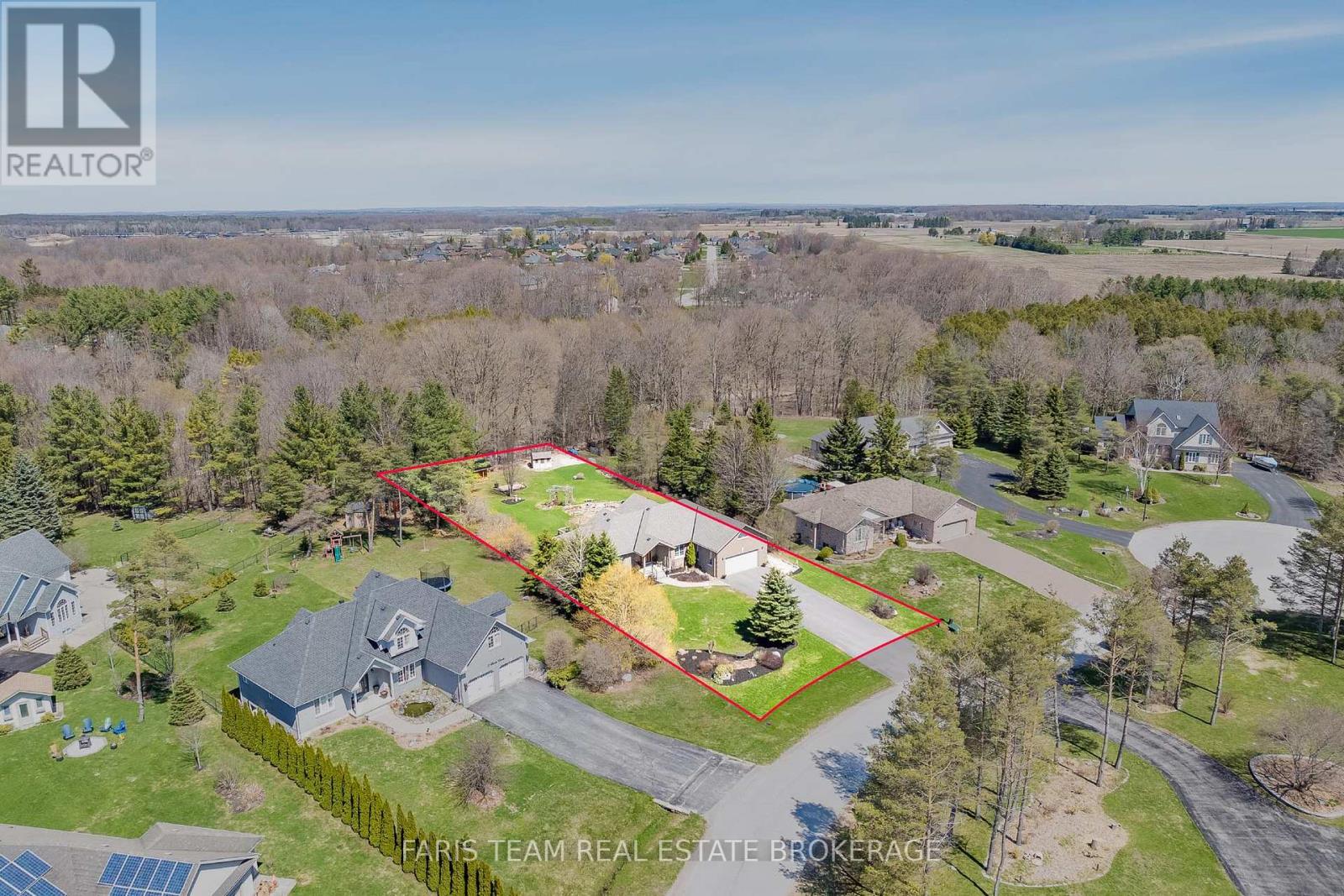 5 Blake Court, Wasaga Beach, Ontario  L9Z 1R8 - Photo 2 - S13061980