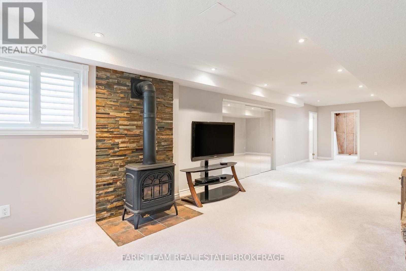 5 Blake Court, Wasaga Beach, Ontario  L9Z 1R8 - Photo 33 - S13061980