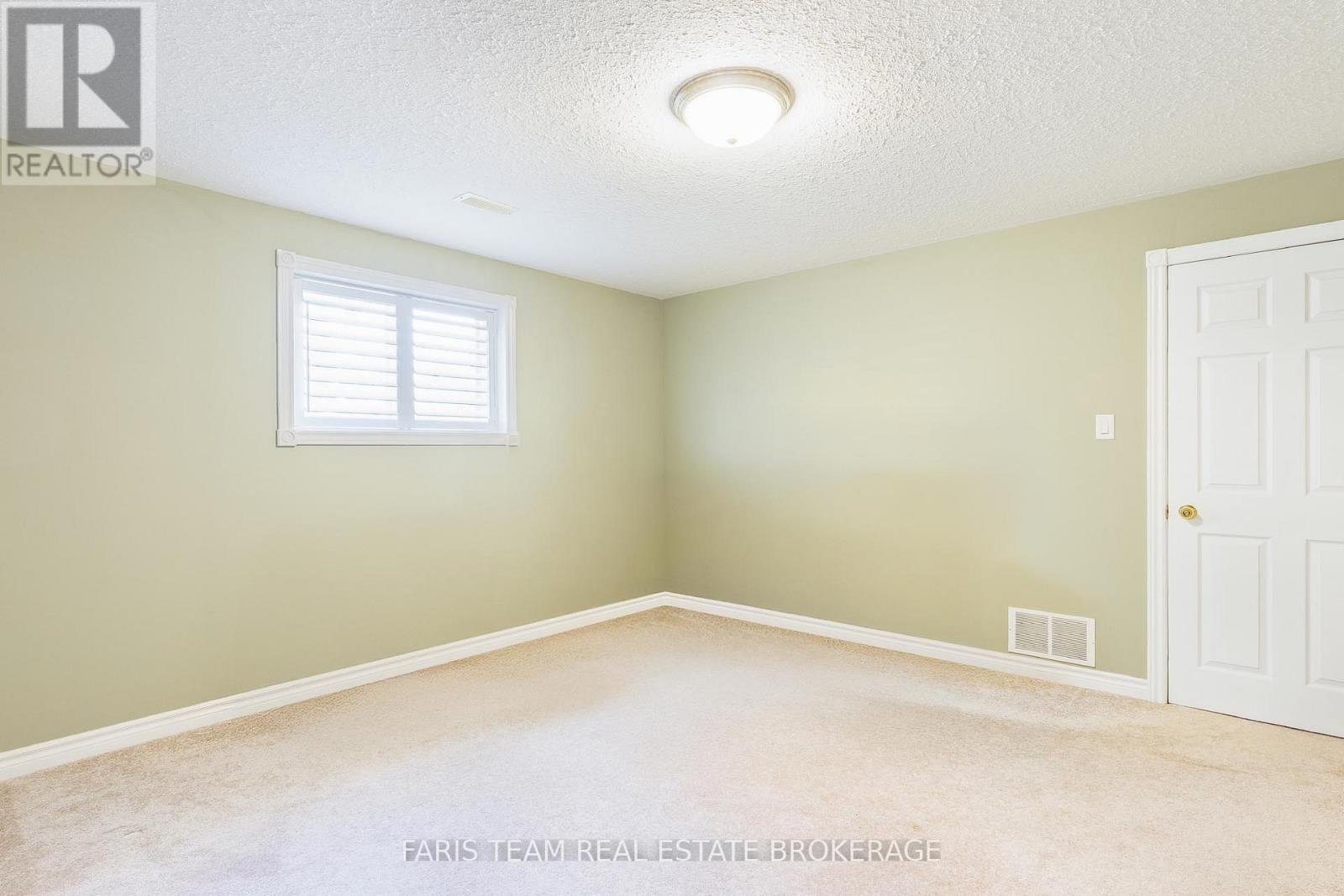 5 Blake Court, Wasaga Beach, Ontario  L9Z 1R8 - Photo 35 - S13061980