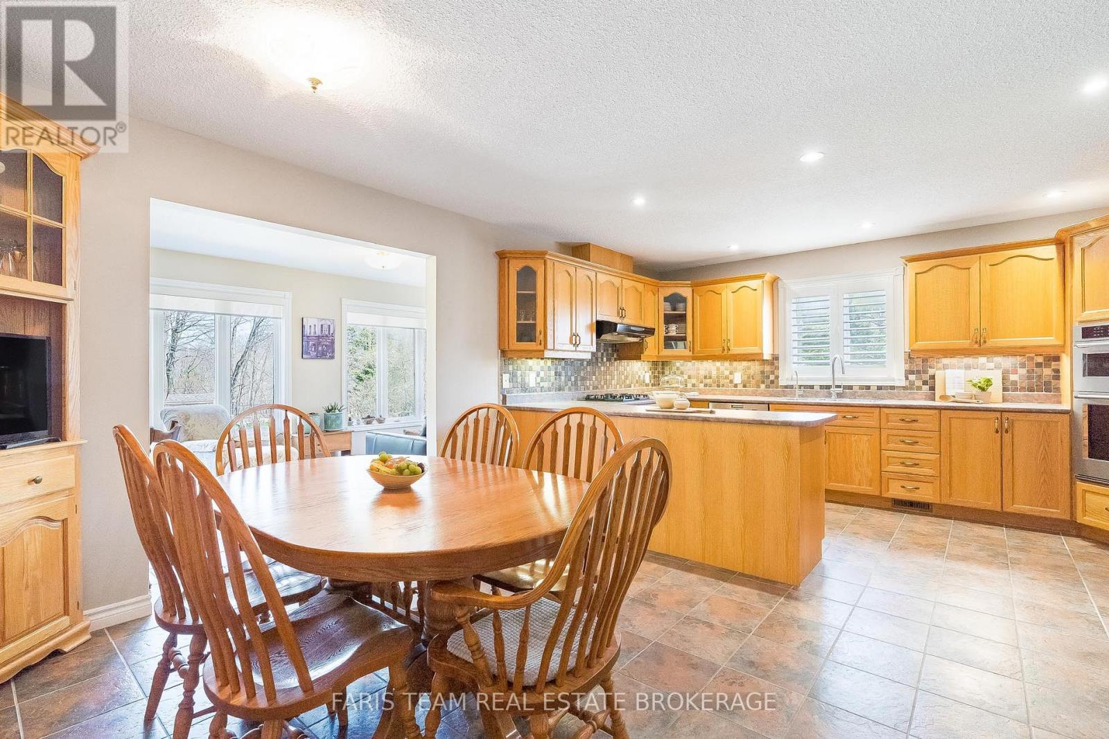 5 Blake Court, Wasaga Beach, Ontario  L9Z 1R8 - Photo 8 - S13061980