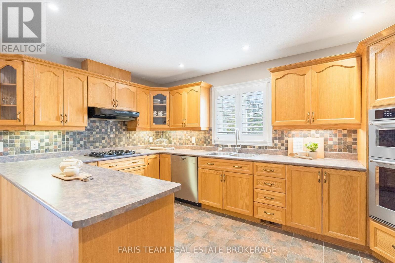 5 Blake Court, Wasaga Beach, Ontario  L9Z 1R8 - Photo 9 - S13061980