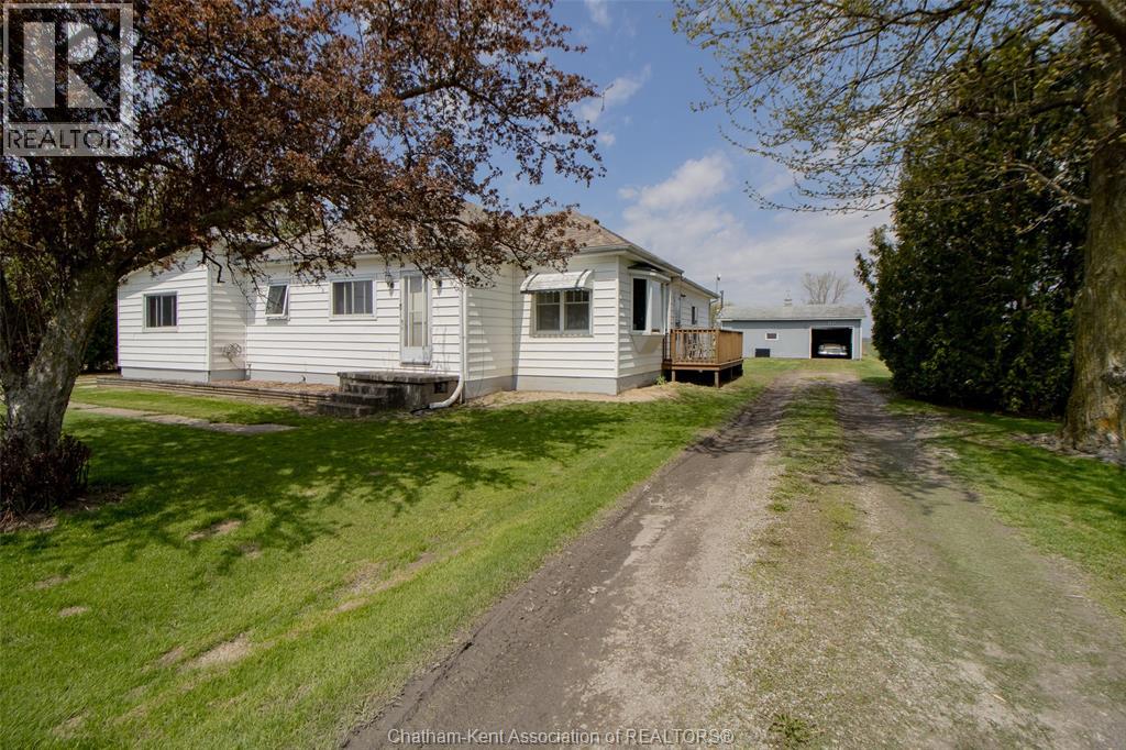 7621 Langstaff Line, Wallaceburg, Ontario  N8A 4L1 - Photo 2 - 26008872