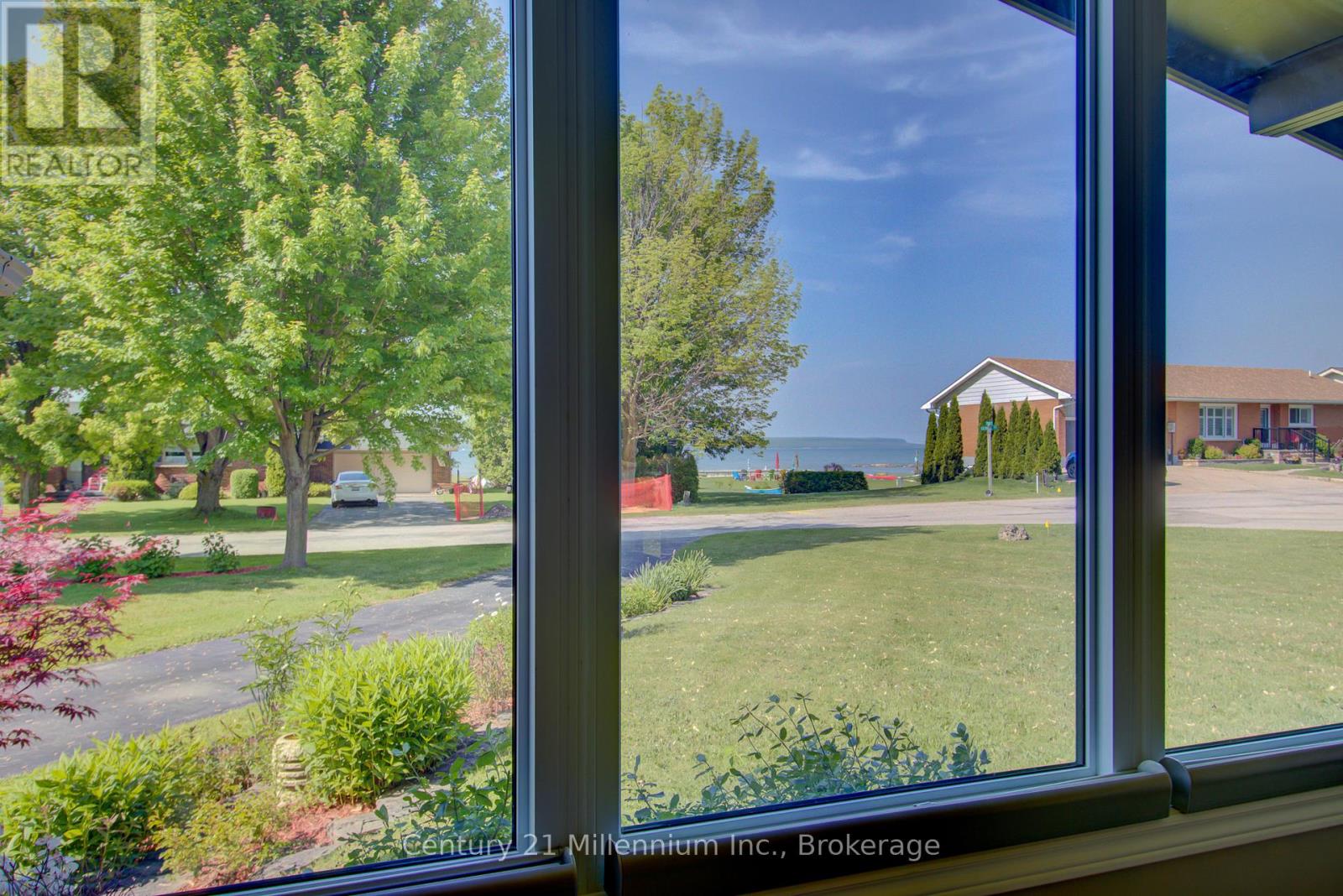 537 George Street, South Bruce Peninsula, Ontario  N0H 2T0 - Photo 21 - X12835918