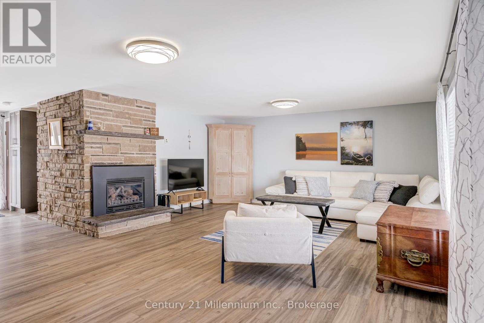 537 George Street, South Bruce Peninsula, Ontario  N0H 2T0 - Photo 34 - X12835918