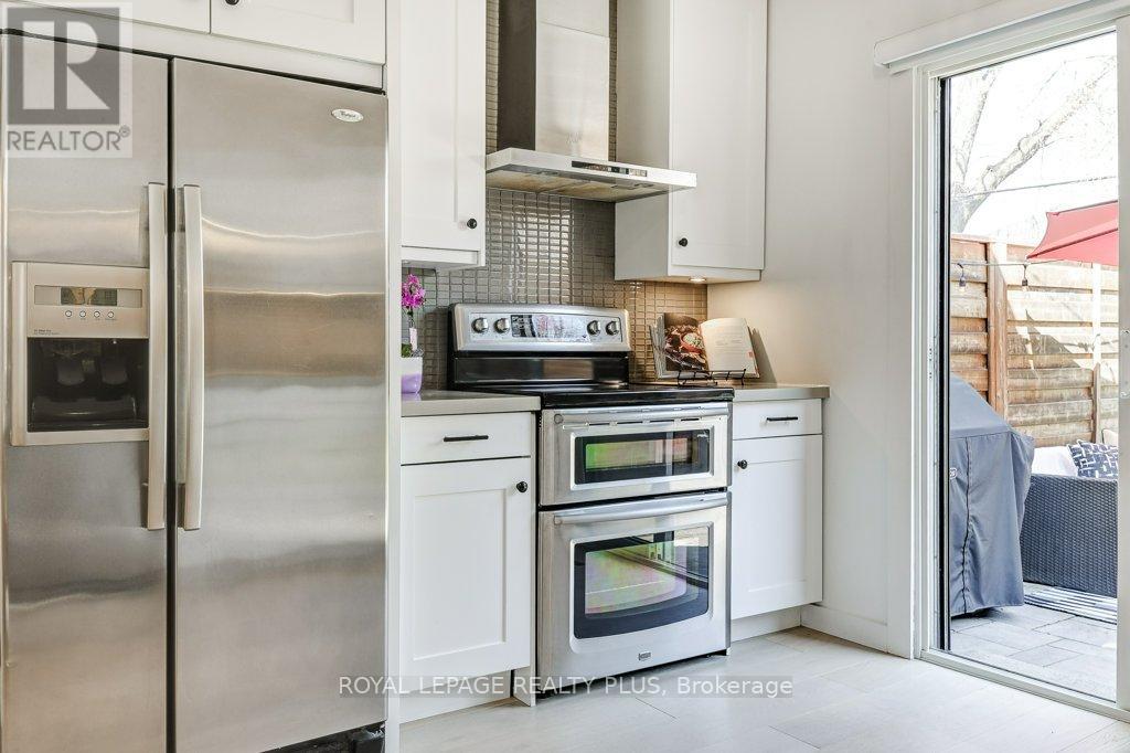 55 Rhodes Avenue, Toronto, Ontario  M4L 2Z8 - Photo 13 - E13057220