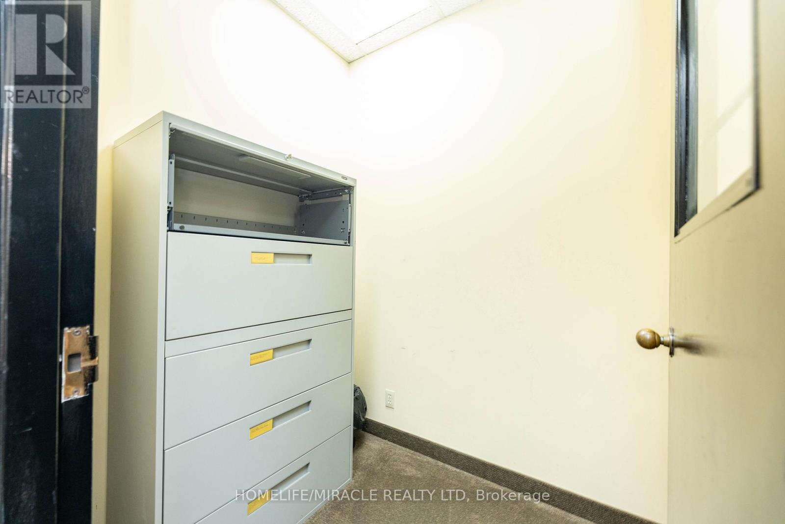 11 Automatic Road E, Brampton, Ontario  L6S 4K6 - Photo 10 - W13061758