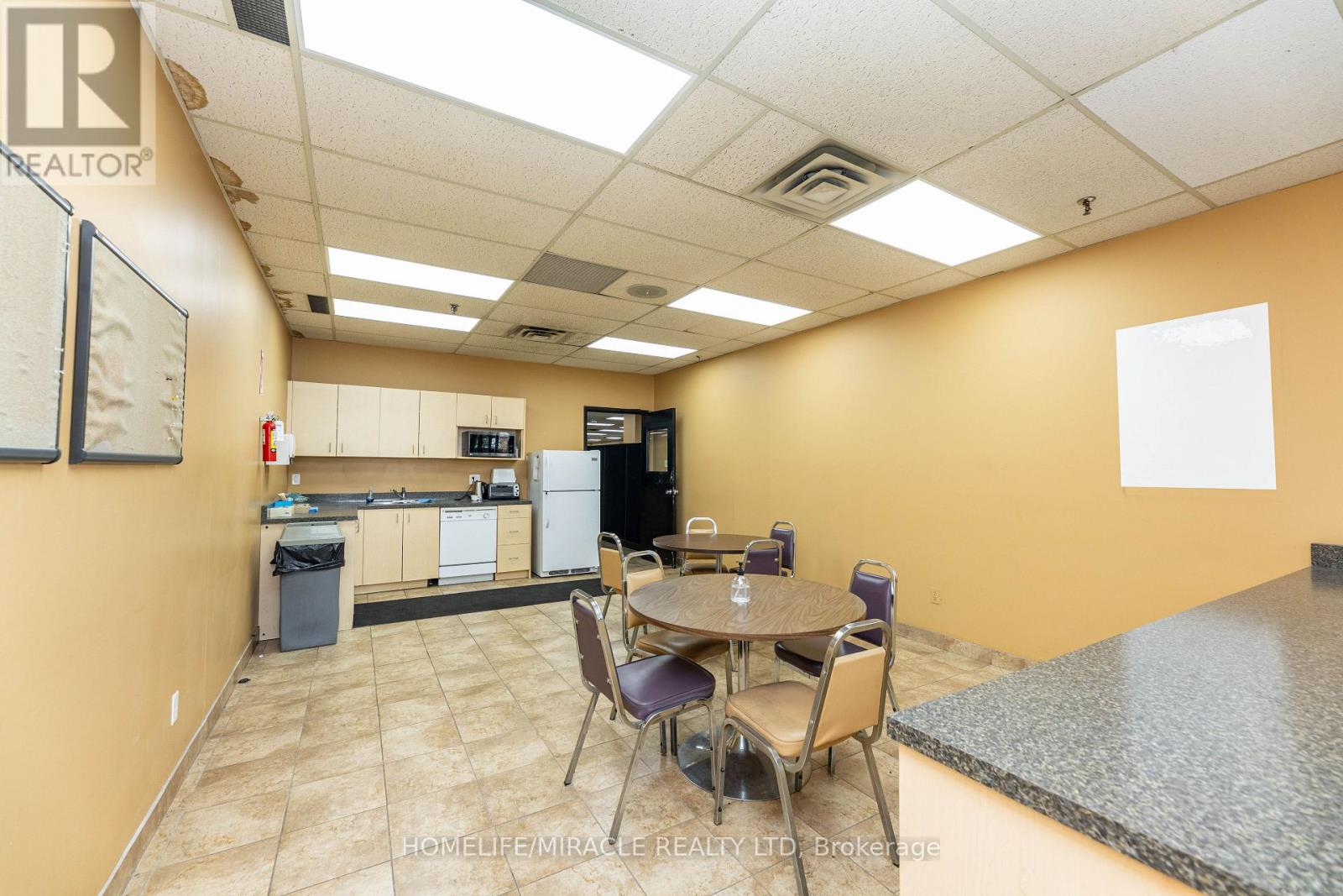 11 Automatic Road E, Brampton, Ontario  L6S 4K6 - Photo 12 - W13061758