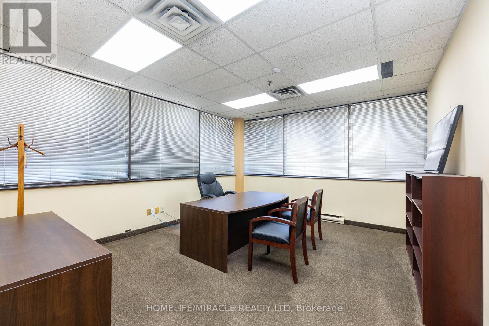 11 Automatic Road E, Brampton, Ontario  L6S 4K6 - Photo 6 - W13061758