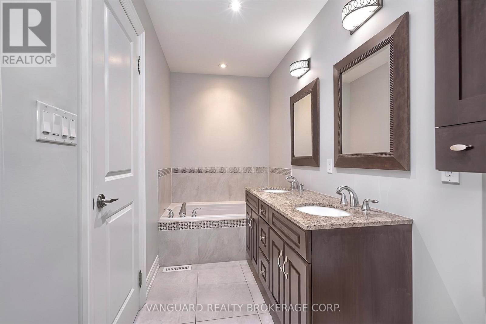 106 St. George Street, Toronto, Ontario  M8Z 3Y7 - Photo 28 - W13061812