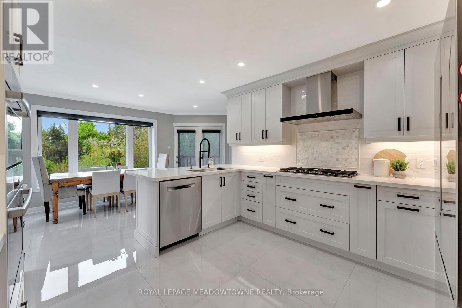 2008 Peak Place, Oakville, Ontario  L6H 5T2 - Photo 4 - W13061860