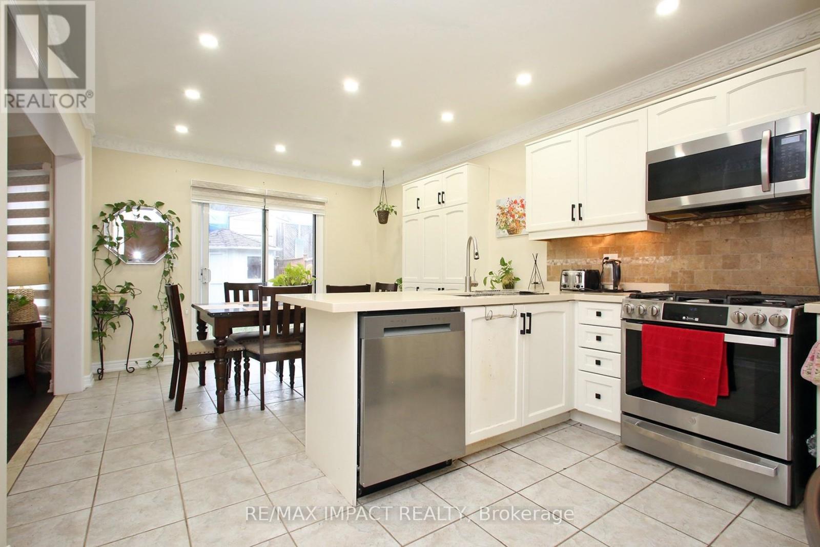 7303 Lantern Fly Hollow, Mississauga, Ontario  L5W 1K3 - Photo 11 - W13061926