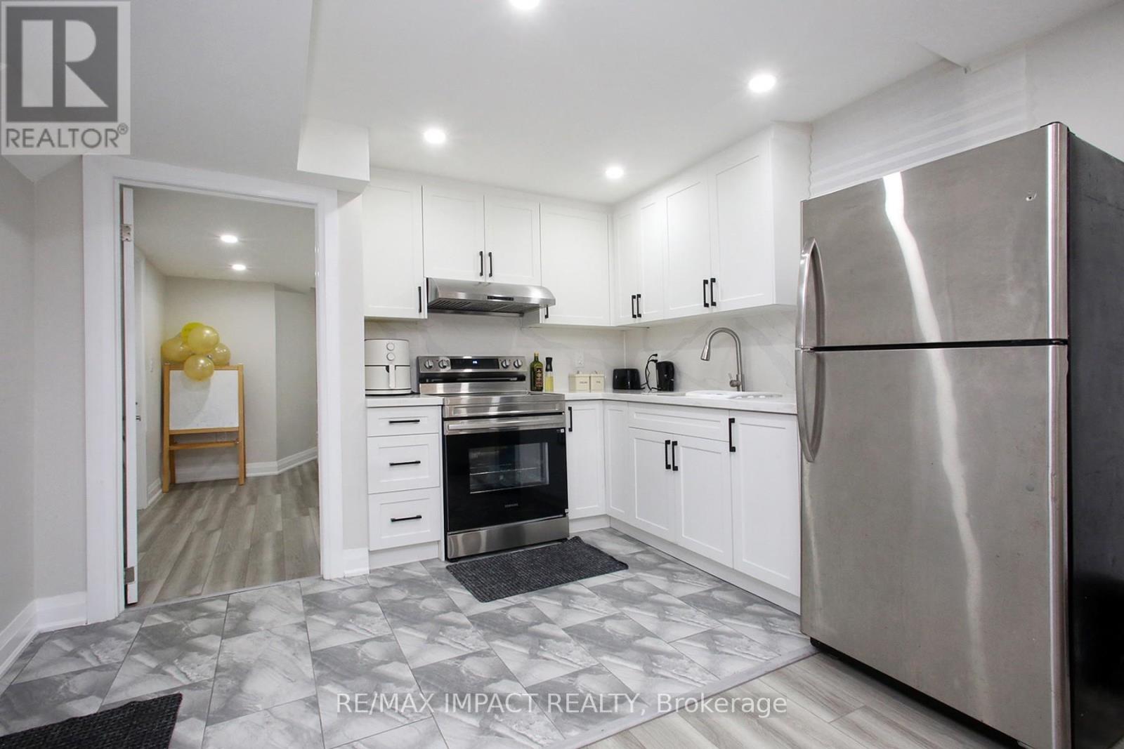 7303 Lantern Fly Hollow, Mississauga, Ontario  L5W 1K3 - Photo 24 - W13061926