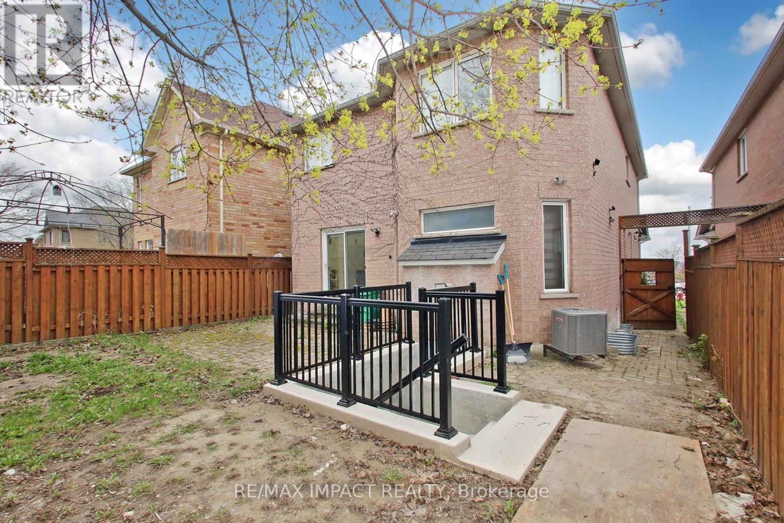 7303 Lantern Fly Hollow, Mississauga, Ontario  L5W 1K3 - Photo 31 - W13061926