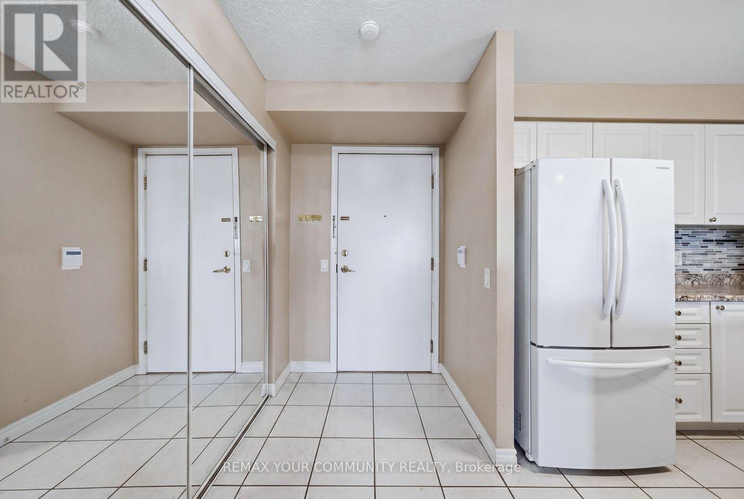 1116 - 25 Kingsbridge Garden Circle, Mississauga, Ontario  L5R 4B1 - Photo 4 - W13062020