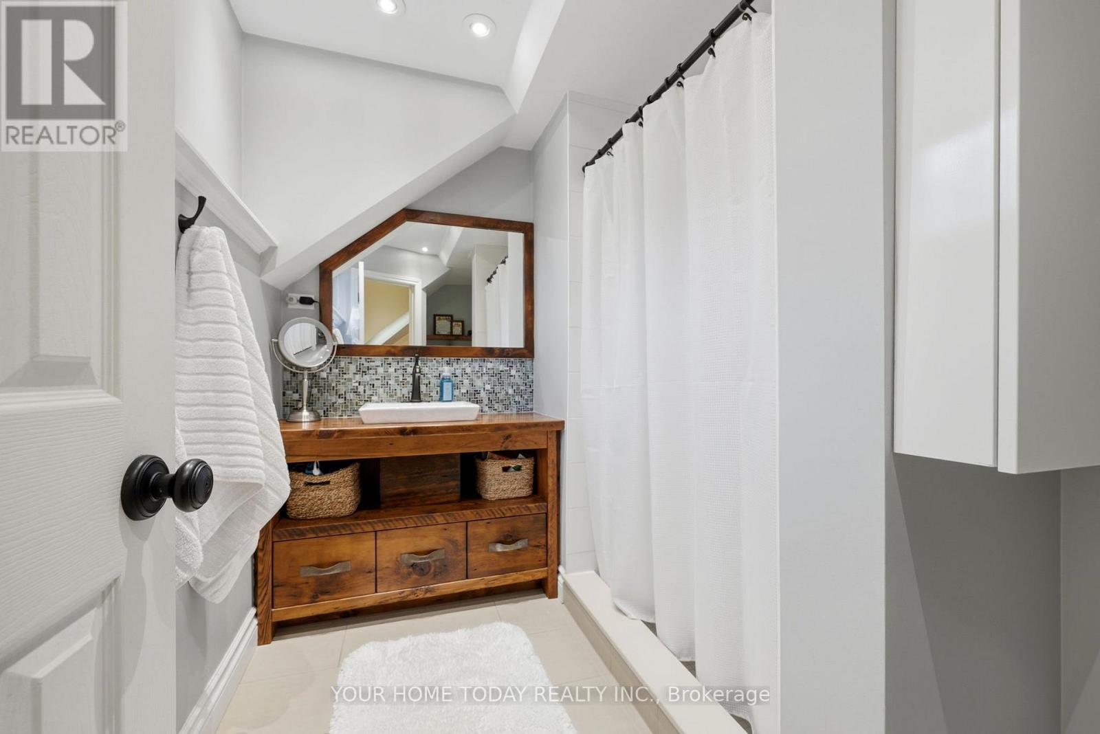 36 Queen Street, Halton Hills, Ontario  L7G 2E6 - Photo 23 - W13062040