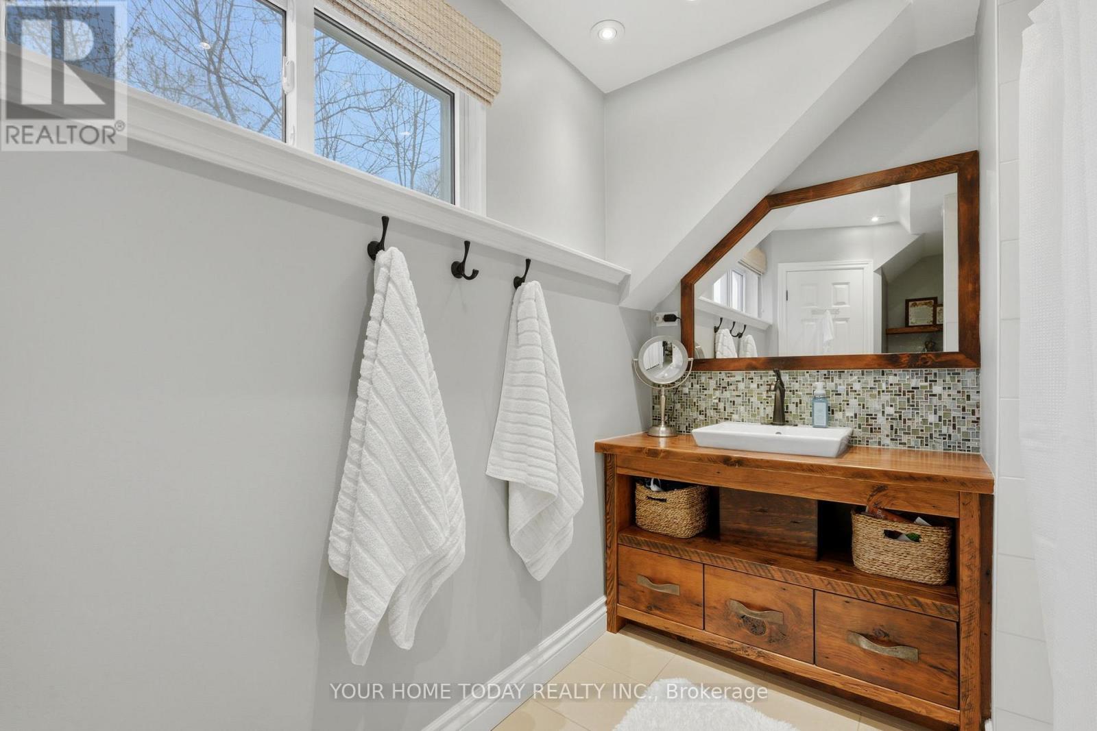 36 Queen Street, Halton Hills, Ontario  L7G 2E6 - Photo 24 - W13062040